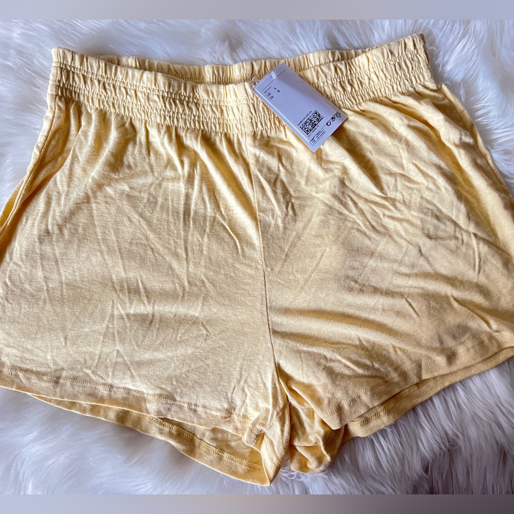 H&M Linen Blend Yellow shorts size L. NWT